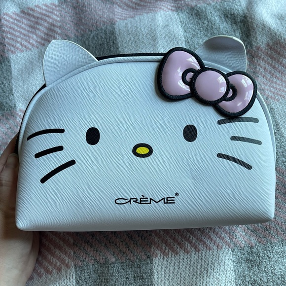 NWT Hello Kitty Makeup Bag - Picture 3 of 6